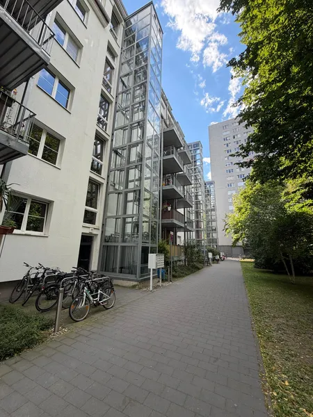 Möblierte 2,5-Zimmer-Wohnung mit Balkon — photo 1